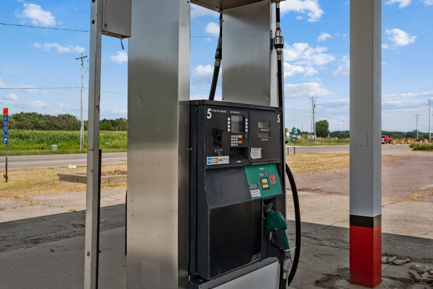 More Photos Of 3401 W Oakland Ave, Austin Truck Stop For Sale