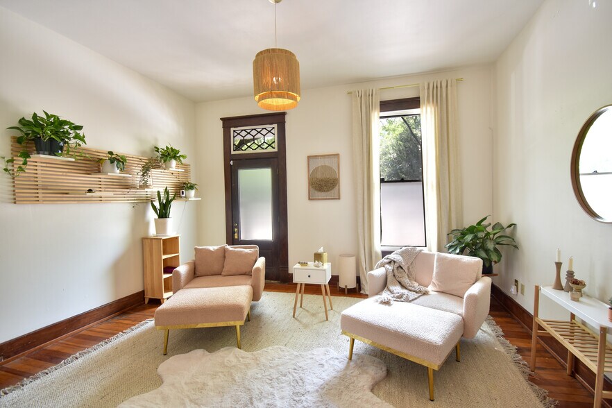 More Photos Of 612 W 22nd St, Austin Office Residential For Lease