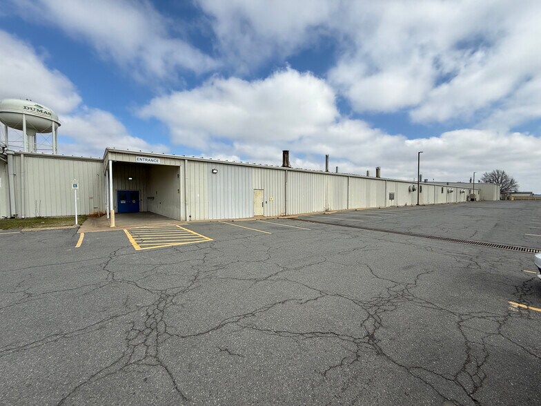 More Photos Of 801 S Main St, Dumas Manufacturing For Sale