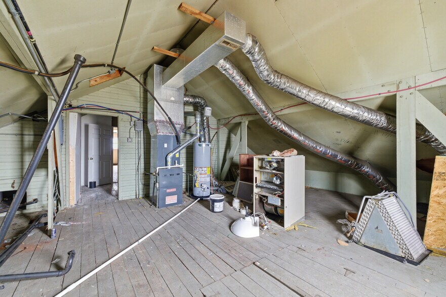 More Photos Of 233 Lexington Ave, Mansfield Convenience Store For Sale