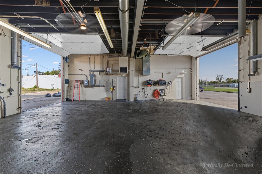 More Photos Of 8708 N 28th Ave, Omaha Service For Sale