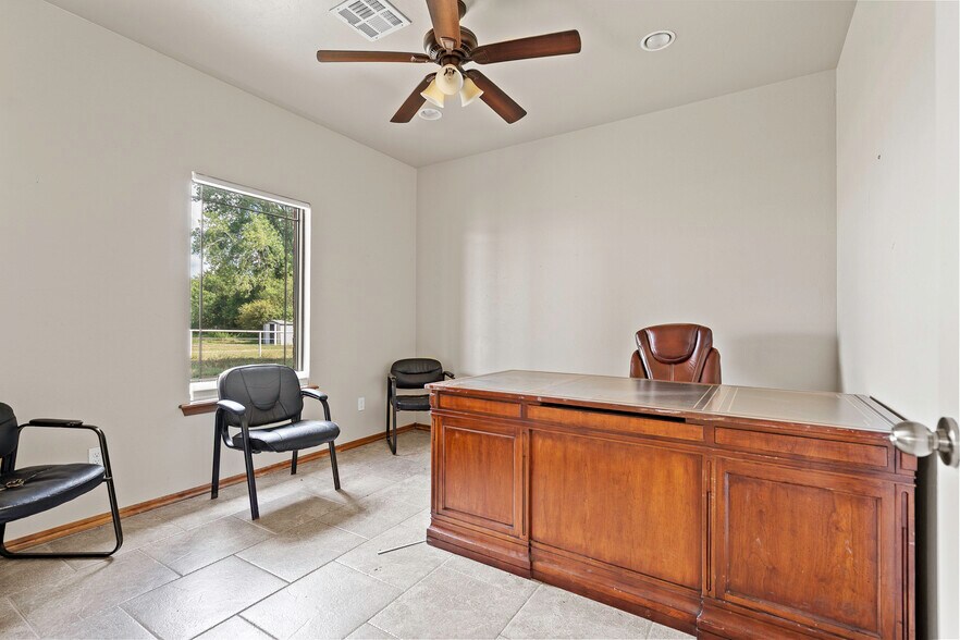 More Photos Of 10910 N County Road 3010, Lindsay Warehouse For Sale