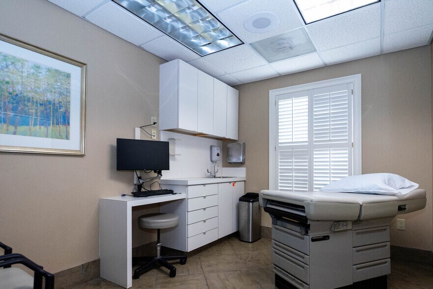 More Photos Of 120 Trinity Pl, Athens Medical For Sale