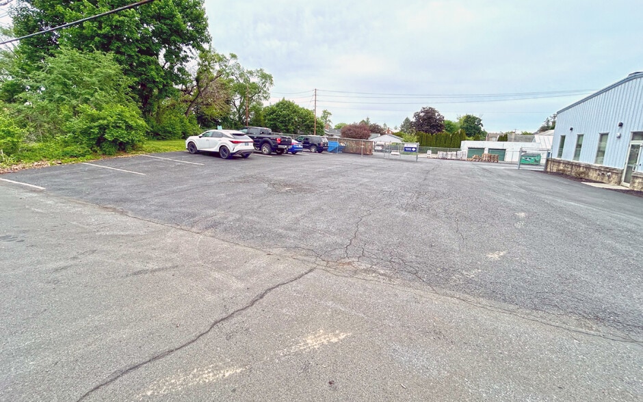 More Photos Of 453 Lincoln St, Carlisle Flex For Lease
