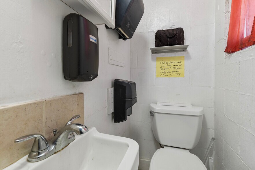 More Photos Of 114 E Lincoln Ave, Mc Donald General Retail For Sale