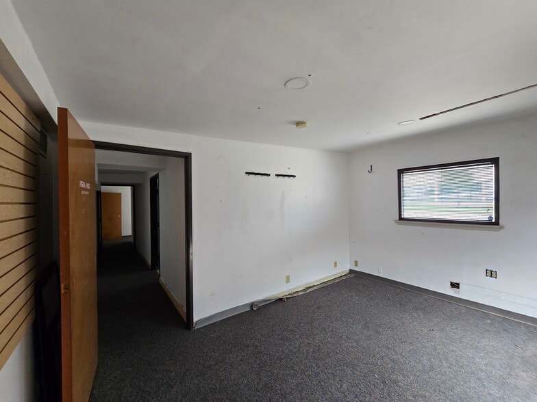More Photos Of 10000 McCullough Ave, San Antonio Distribution For Sale