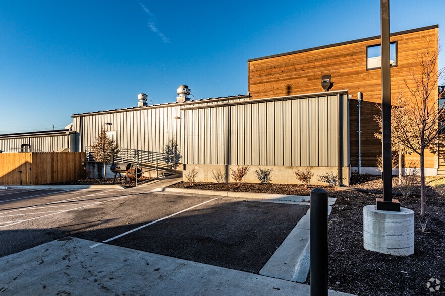 More Photos Of 706 E 23rd St, Lawrence Restaurant For Sale