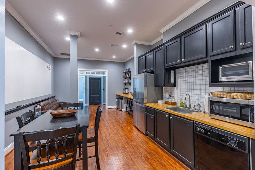 More Photos Of 3375 Chastain Gardens Dr, Kennesaw Office For Sale