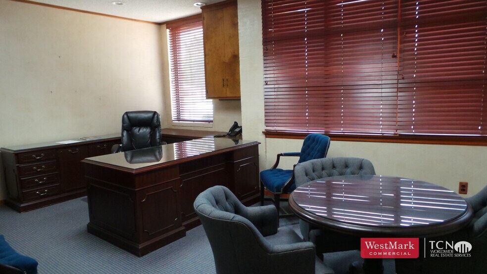 More Photos Of 629 Baltimore St, Plainview General Retail For Lease