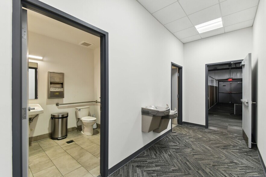 More Photos Of 924 Hale Ave, Brooksville Office For Sale