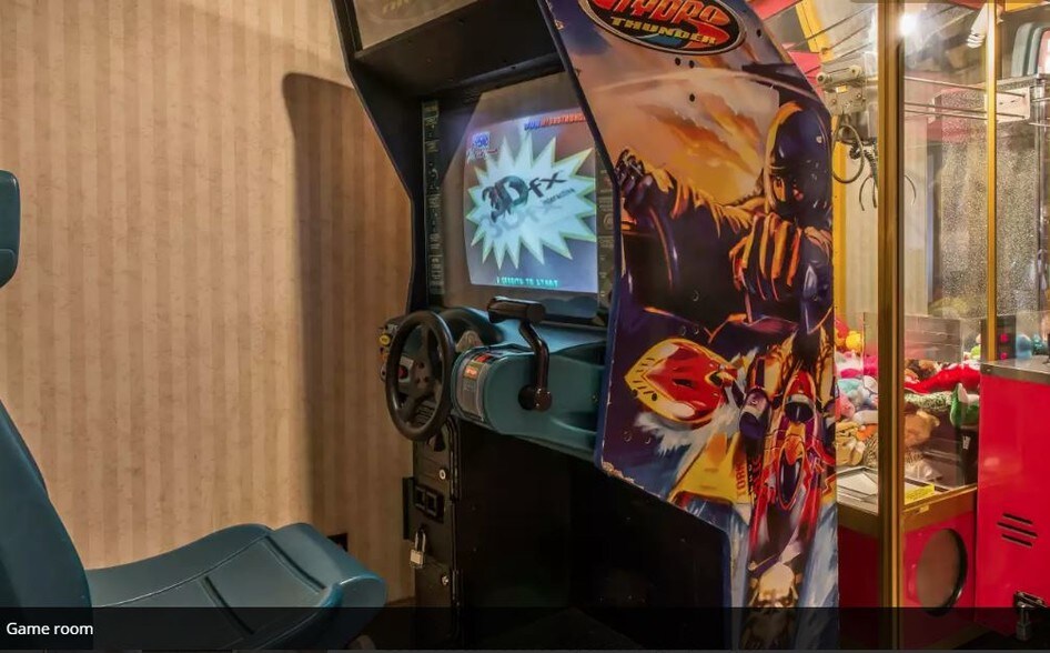 More Photos Of 3200 S Hermitage Rd, Hermitage Hotel For Sale