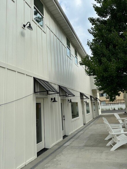 More Photos Of 206 W Main St, Midway General Retail For Lease