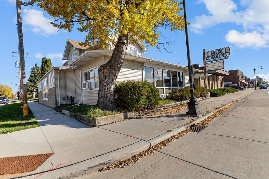Primary Photo Of 754 N Main St, Oshkosh General Retail For Sale