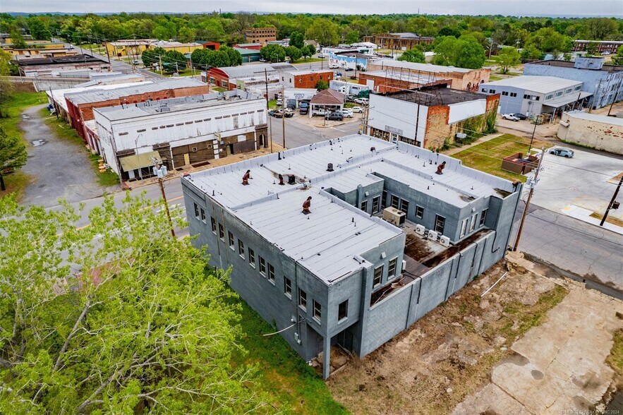 More Photos Of 125 N Cherokee St, Muskogee Office For Sale