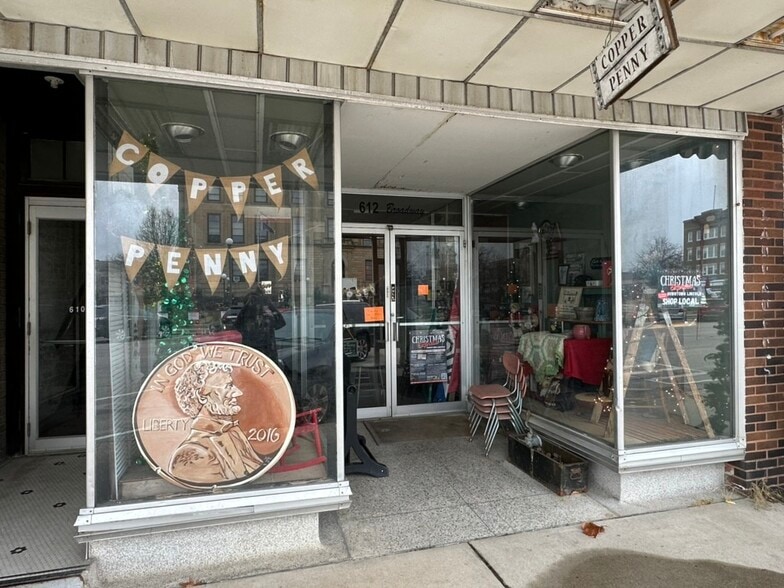 More Photos Of 608 Broadway St, Lincoln Storefront For Sale