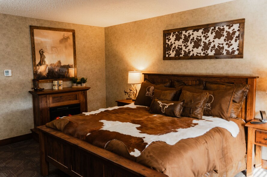 More Photos Of 510 W Huron, Au Gres Hotel For Sale