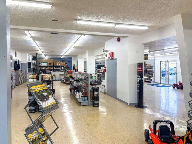 More Photos Of 185 W Main St, Hillsboro Service For Lease