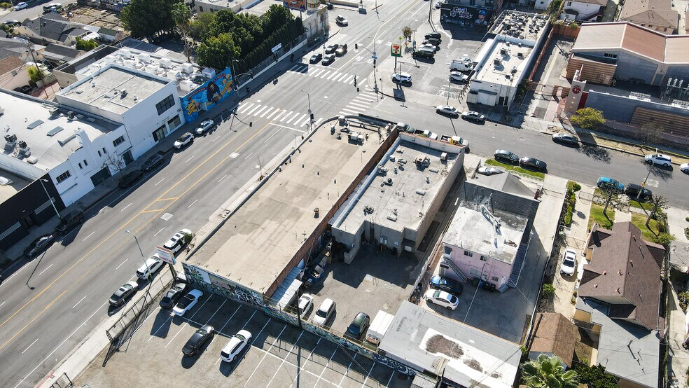 More Photos Of 4907 Maplewood Ave, Los Angeles Freestanding For Sale