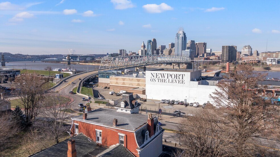 More Photos Of 24 E 3rd St, Newport Bar For Sale