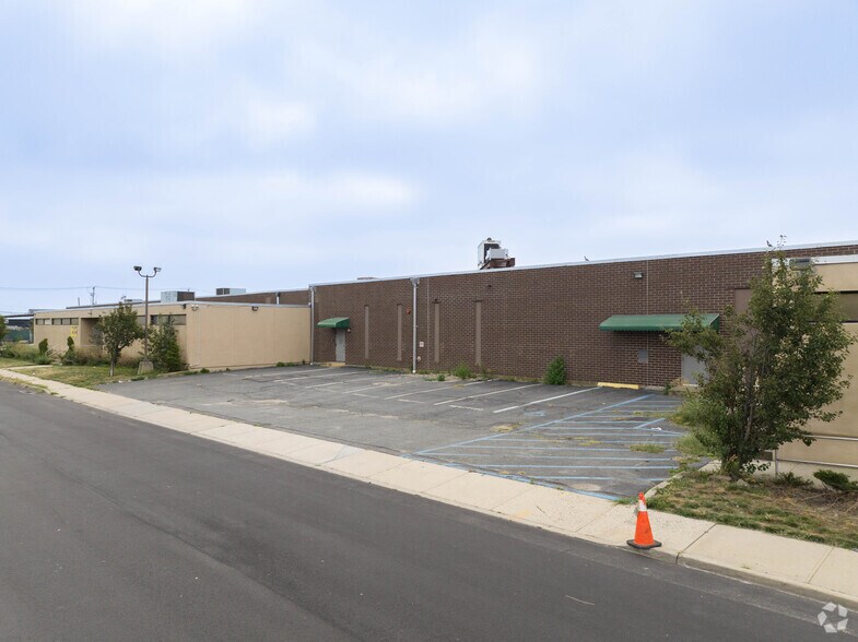More Photos Of 750 Park Pl, Long Beach Manufacturing For Lease