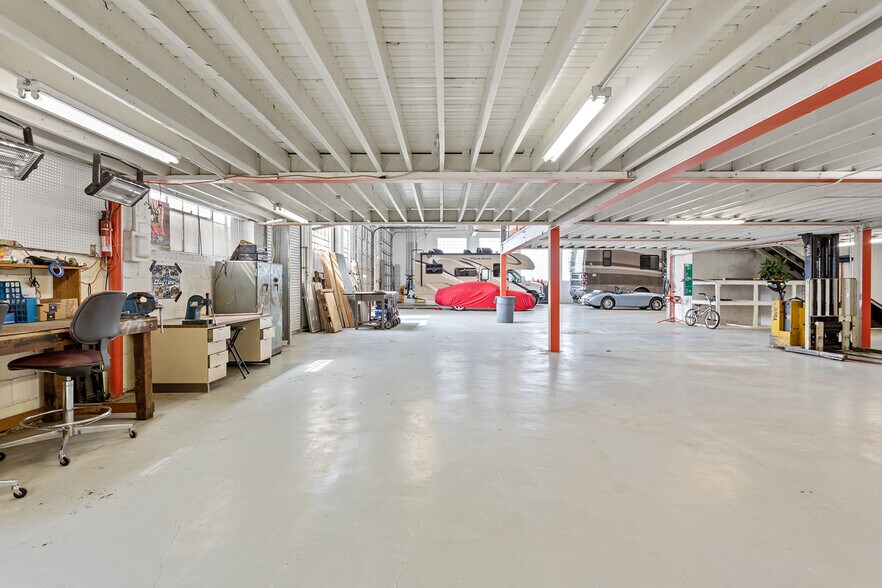 More Photos Of 838 N Delaware St, Indianapolis Unknown For Lease