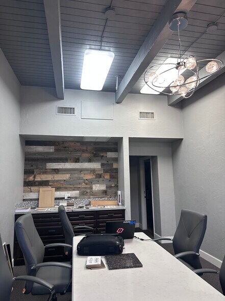 More Photos Of 7725 E Redfield Rd, Scottsdale Warehouse For Sale