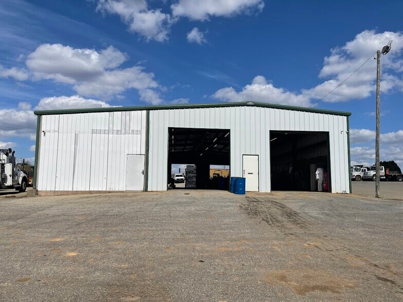 More Photos Of 391 Leonard Rd, Greer Truck Terminal For Lease