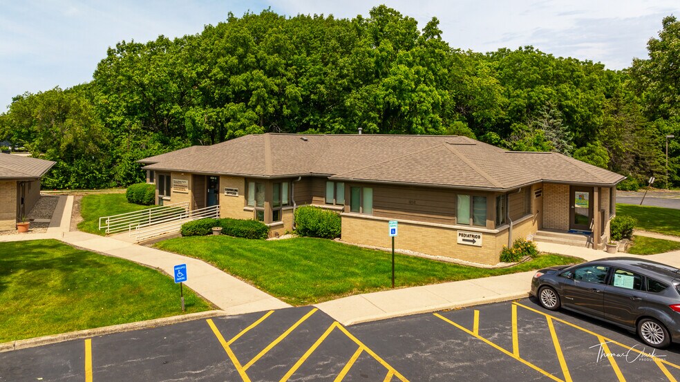 More Photos Of 402 W Boughton Rd, Bolingbrook Medical For Sale