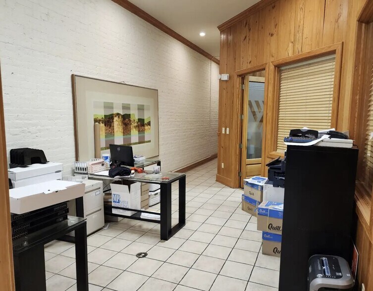 More Photos Of 203 E Thomas St, Hammond Office For Sale