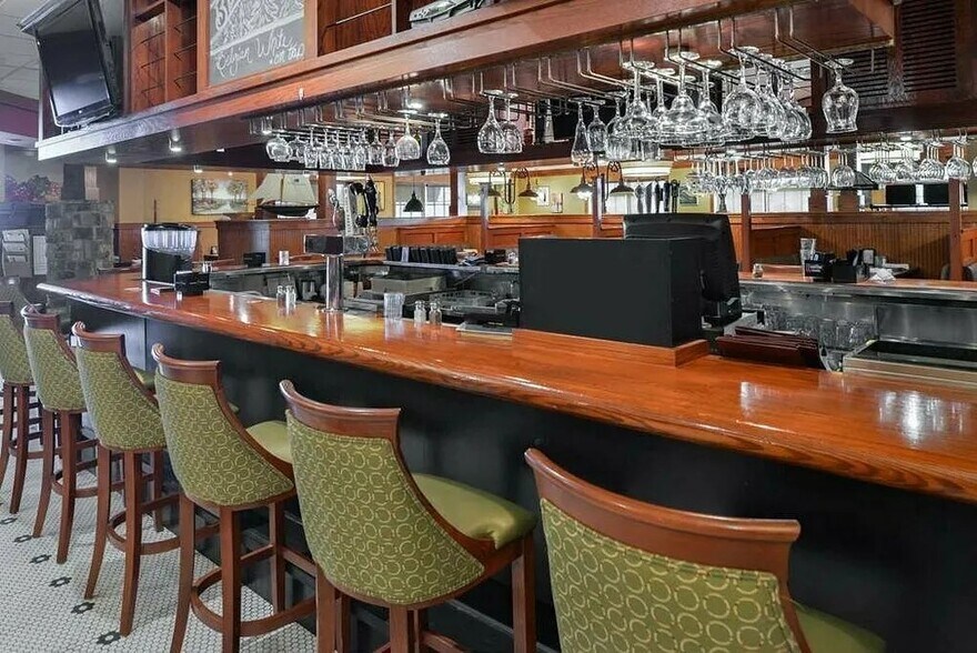 More Photos Of 1607 E Highway 50, Yankton Hotel For Sale