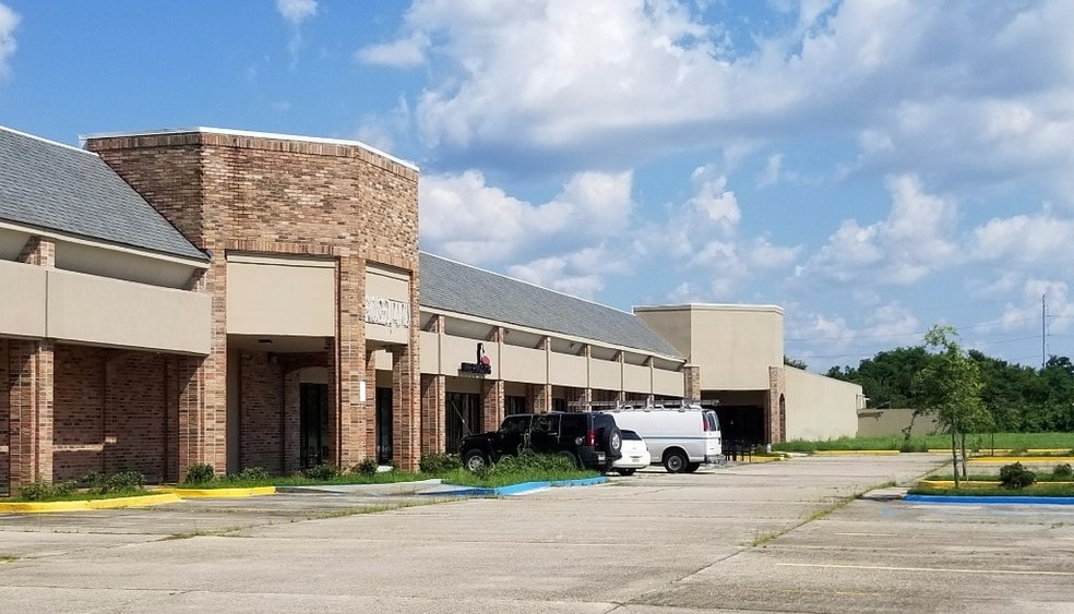 Primary Photo Of 8700 Lake Forest Blvd, New Orleans Storefront For Lease