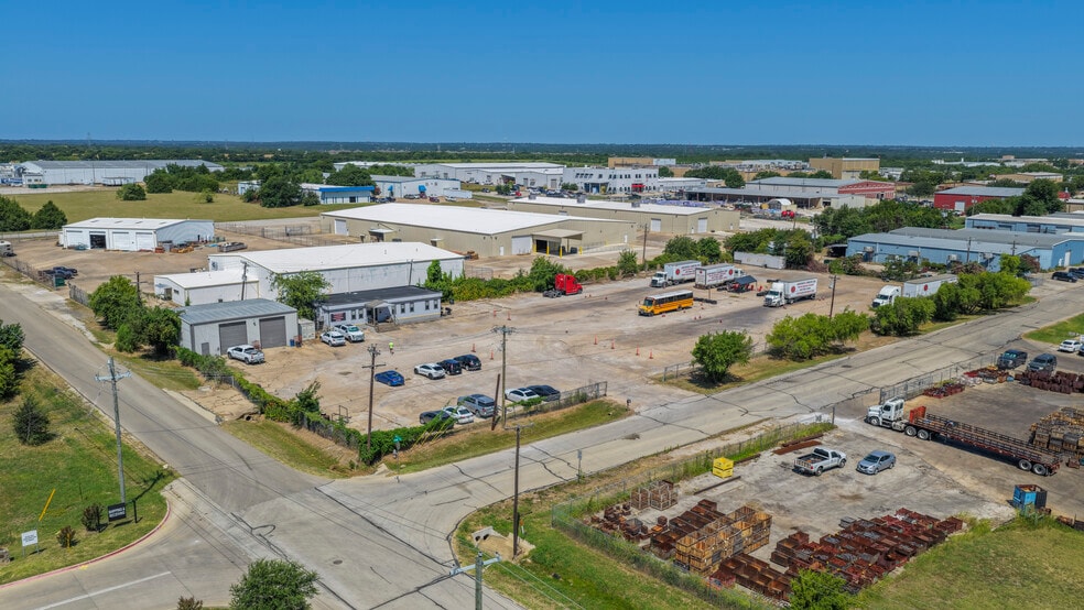 More Photos Of 950 Trinity Dr, Mansfield Flex For Lease