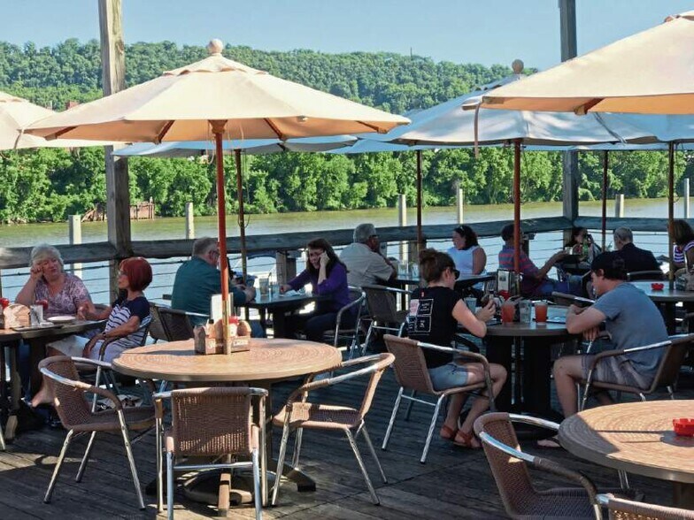 More Photos Of 0 Potomac Shores, Dumfries Parking Garage For Lease