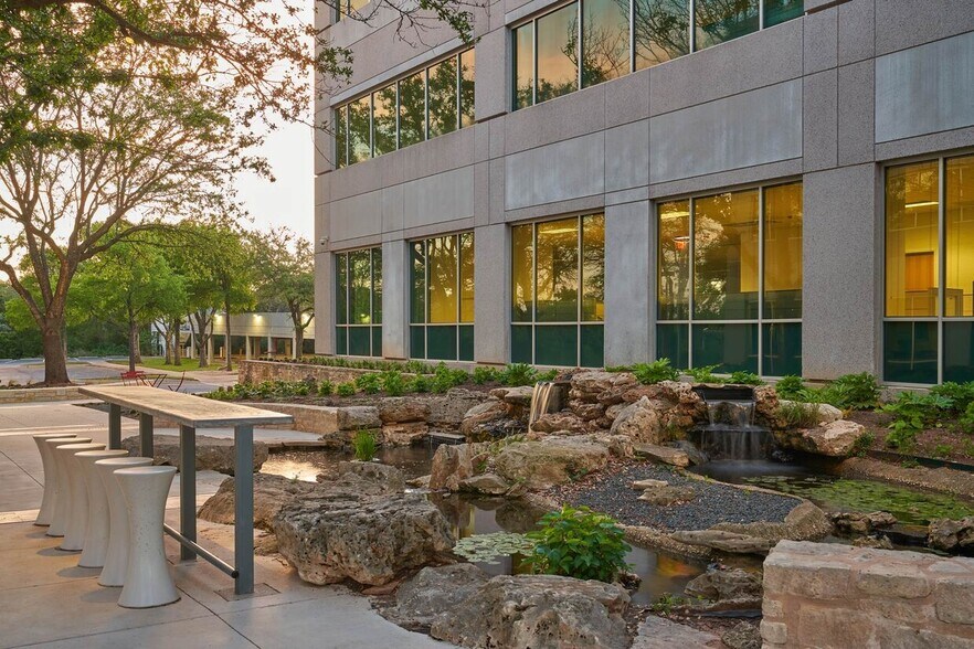 More Photos Of 12357-C Riata Trace Pky, Austin Unknown For Lease