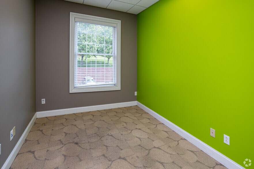More Photos Of 120 Suburban Rd, Knoxville Office For Lease