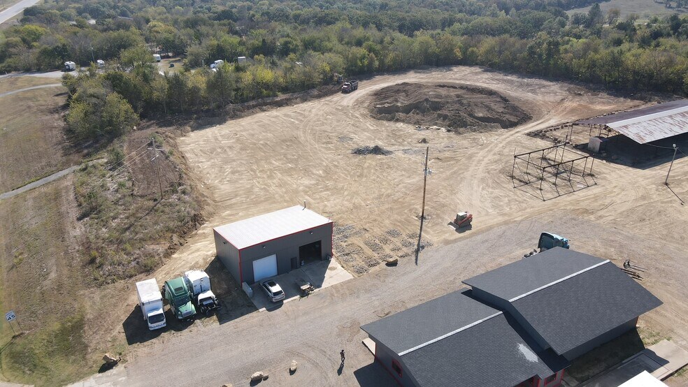 More Photos Of 828 E 13th, Atoka Warehouse For Lease