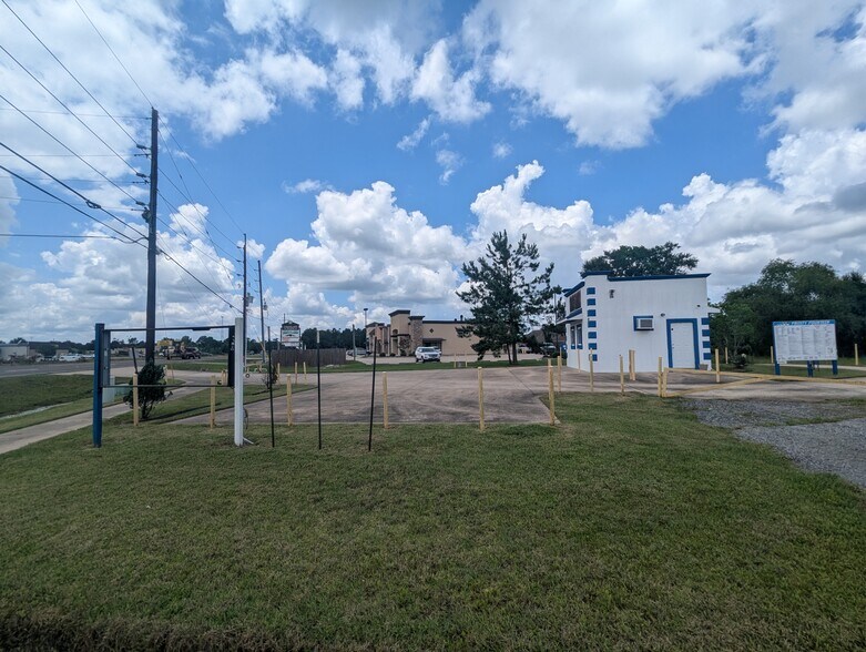 More Photos Of 422 N Lhs Dr, Lumberton Freestanding For Sale