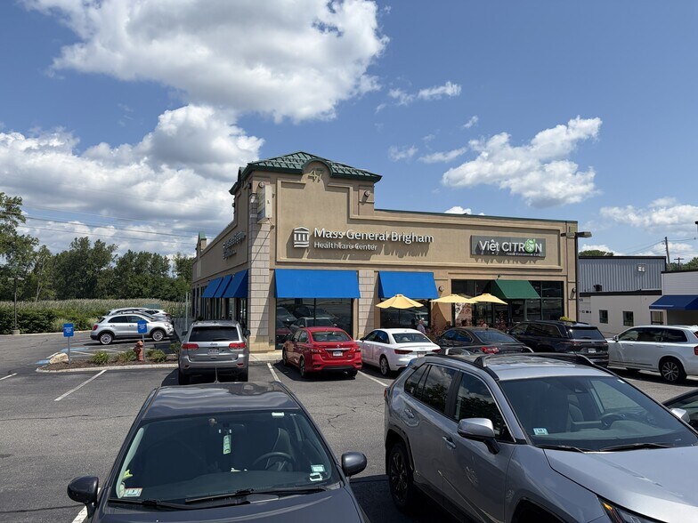 More Photos Of 47 Middlesex Tpke, Burlington Freestanding For Lease