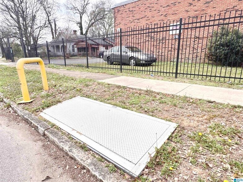 More Photos Of 137 59th St N, Birmingham Apartments For Sale