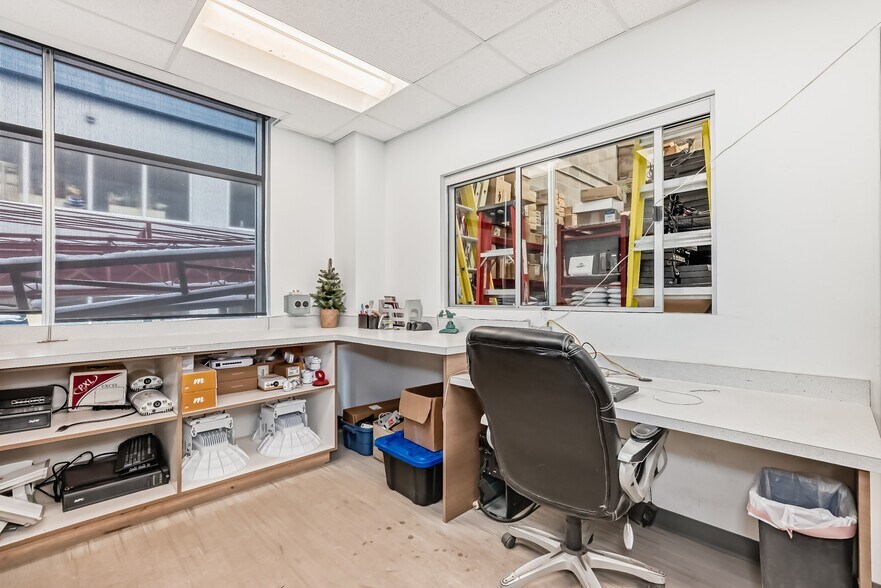 More Photos Of 9040-9058 22nd Ave SW, Edmonton Showroom For Sale