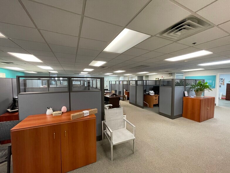 More Photos Of 2150 Whitfield Ave, Sarasota Warehouse For Lease