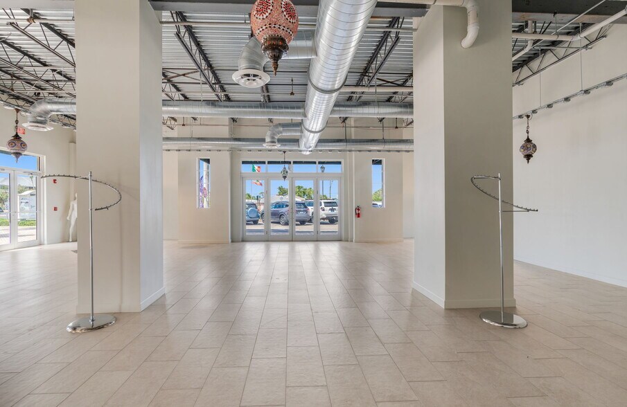 More Photos Of 3976 Destination Dr, Osprey Storefront For Sale