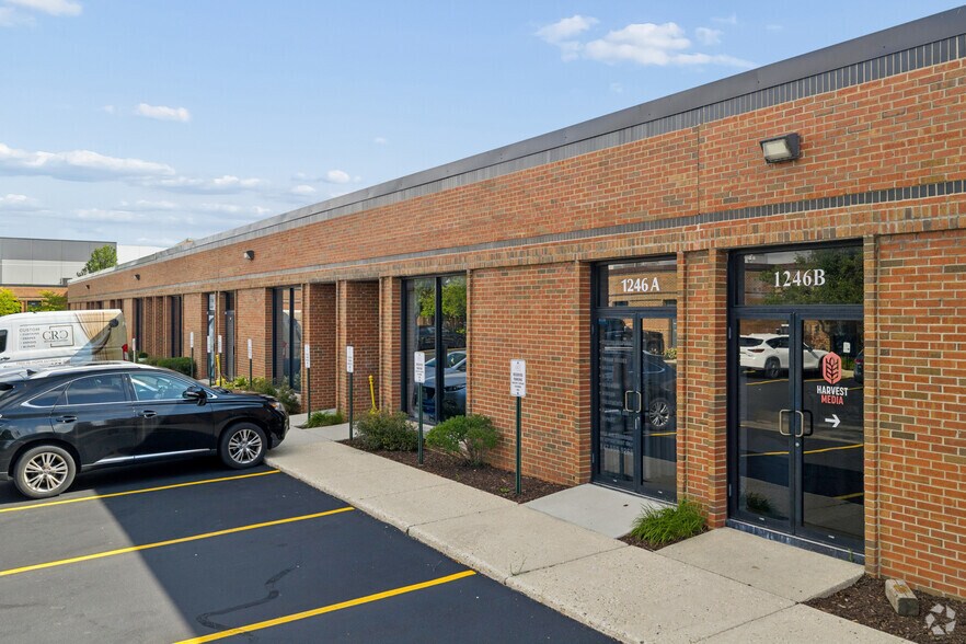 More Photos Of 1200-1258 Remington Rd, Schaumburg Light Distribution For Lease