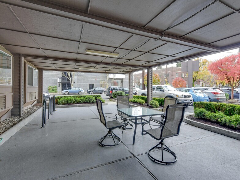 More Photos Of 3939 NE Hancock St, Portland Office For Sale