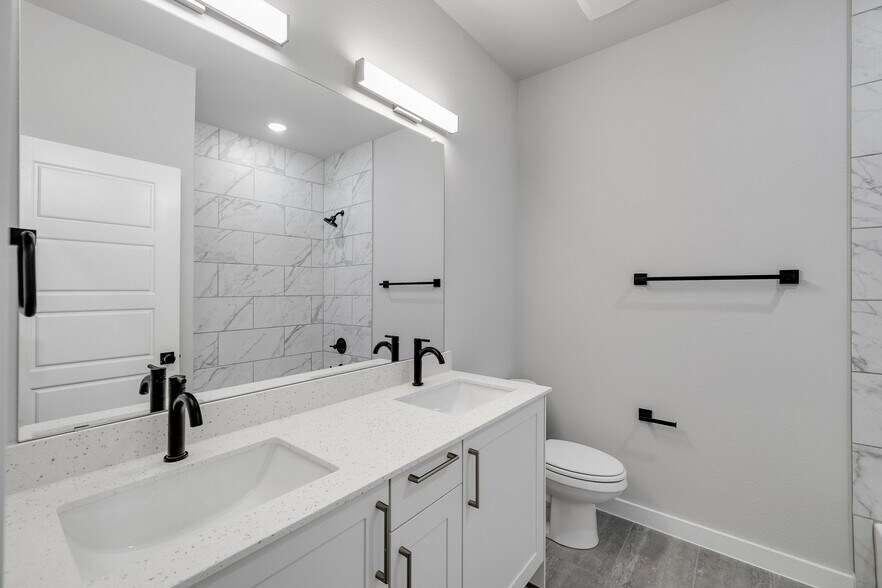 More Photos Of 651-655 Clovis St, Midlothian Apartments For Sale