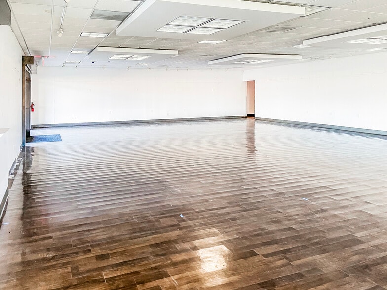 More Photos Of 1975 W Texas St, Fairfield Freestanding For Lease