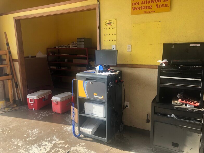 More Photos Of 12250 S Gessner Dr, Houston Auto Repair For Sale