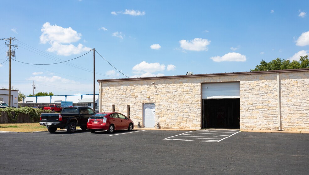 More Photos Of 1916 Hydro Dr, Austin Unknown For Lease