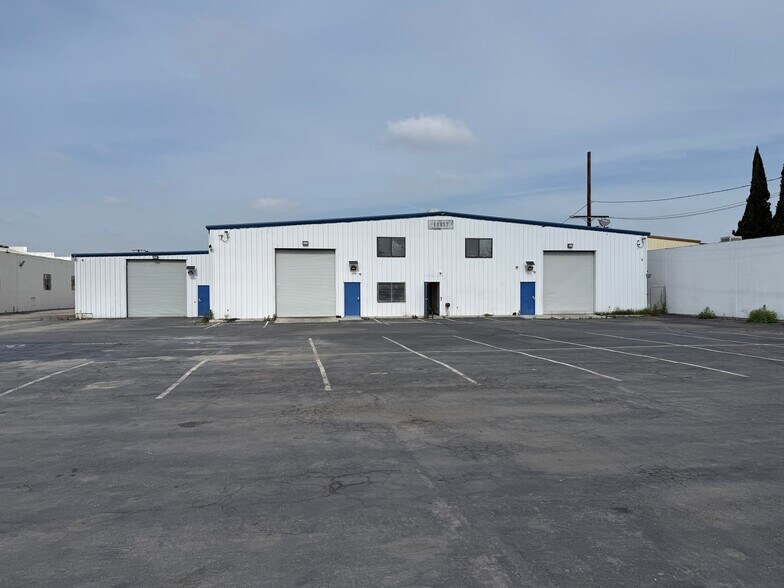 Primary Photo Of 10857 Drury Ln, Lynwood Warehouse For Lease