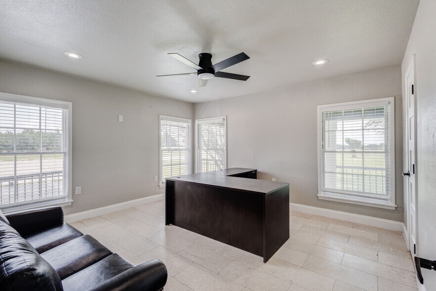 More Photos Of 4877 Sam Rayburn Hwy, Anna Office For Lease